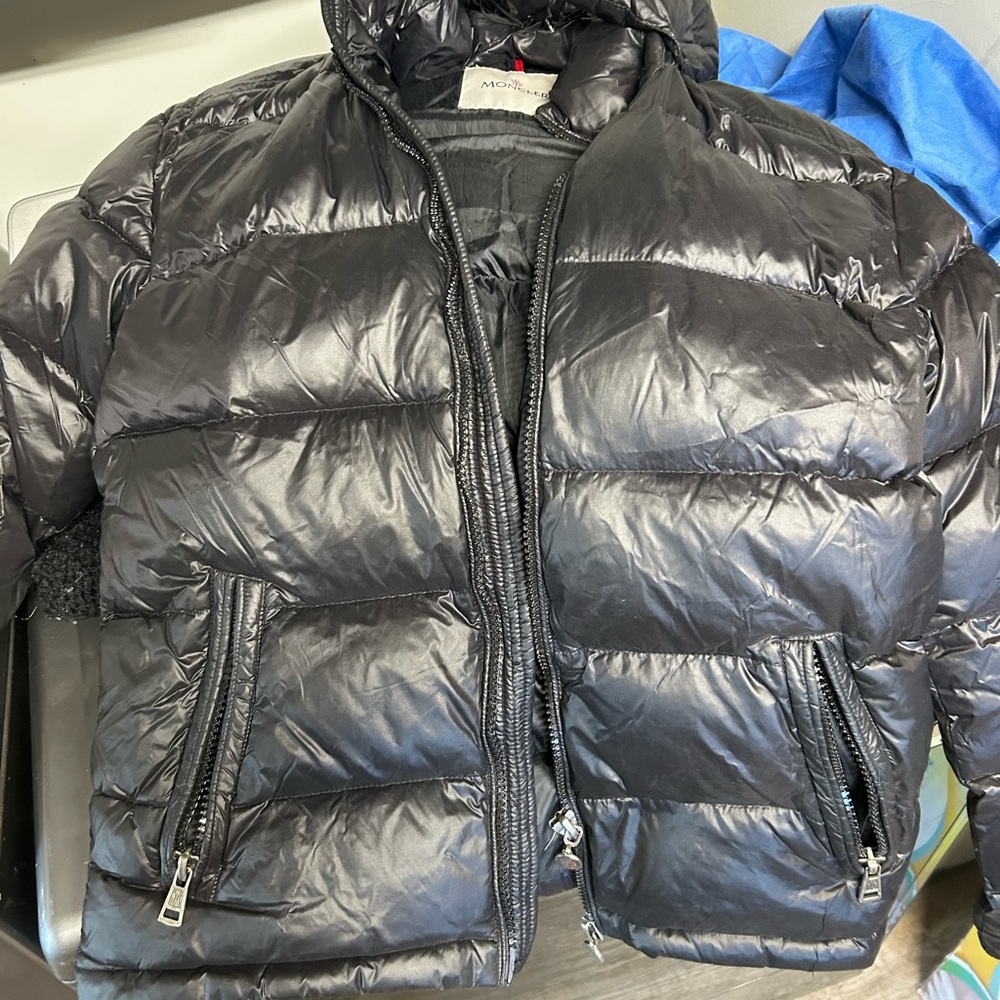 Moncler small - Picture 2 of 6
